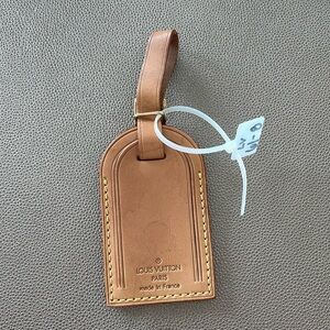 Louis Vuitton vvn leather luggage tag